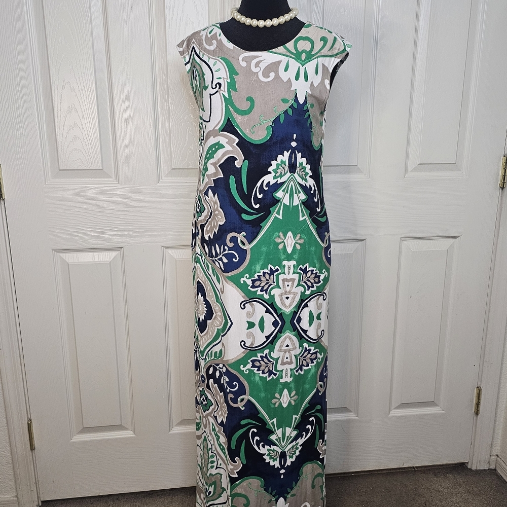D06: Sz M/8 Chico's (1) Green and Blue Patterned Maxi Dress